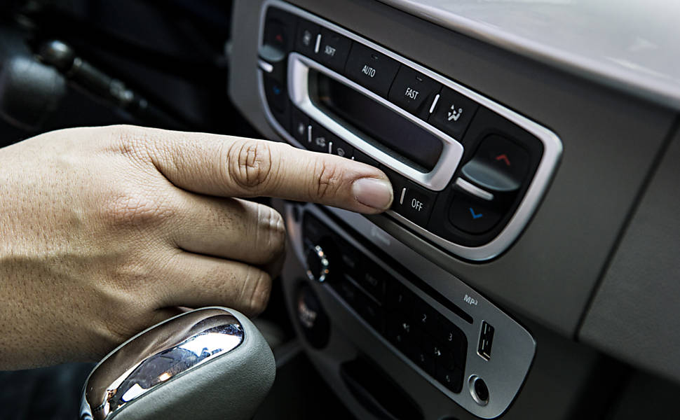 Botões pequenos do modelo Renault dificultam manuseio