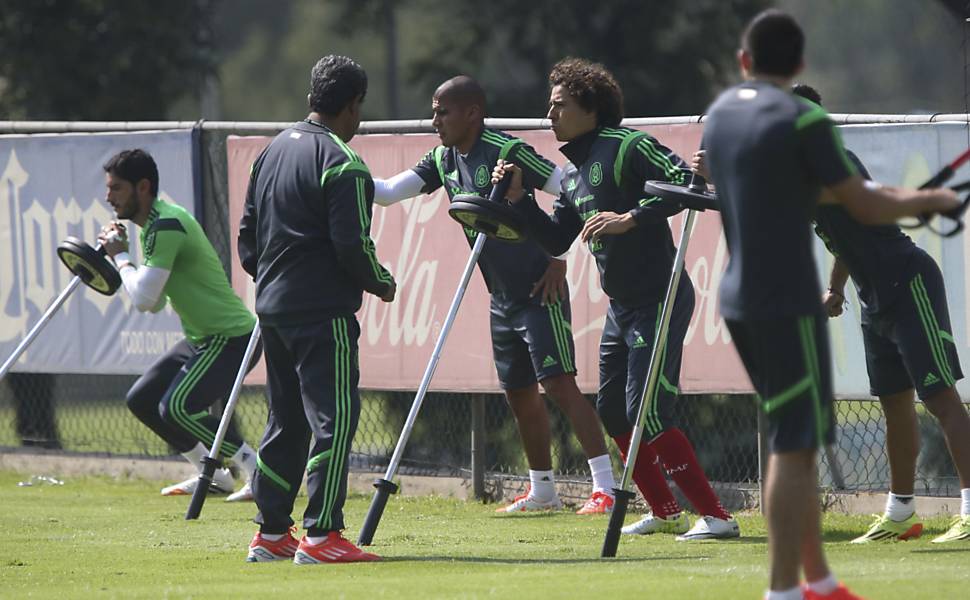 Rivais do Brasil treinam para a Copa