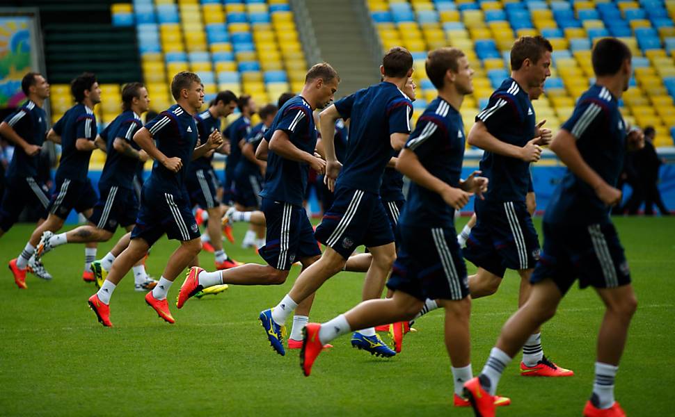 Seleção russa treina no Maracanã