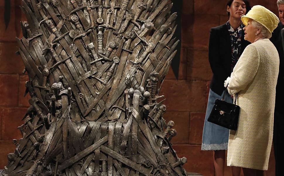 Rainha Elizabeth 2ª visita set de 'Game of Thrones'