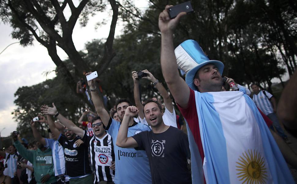 Torcedores argentinos em Porto Alegre