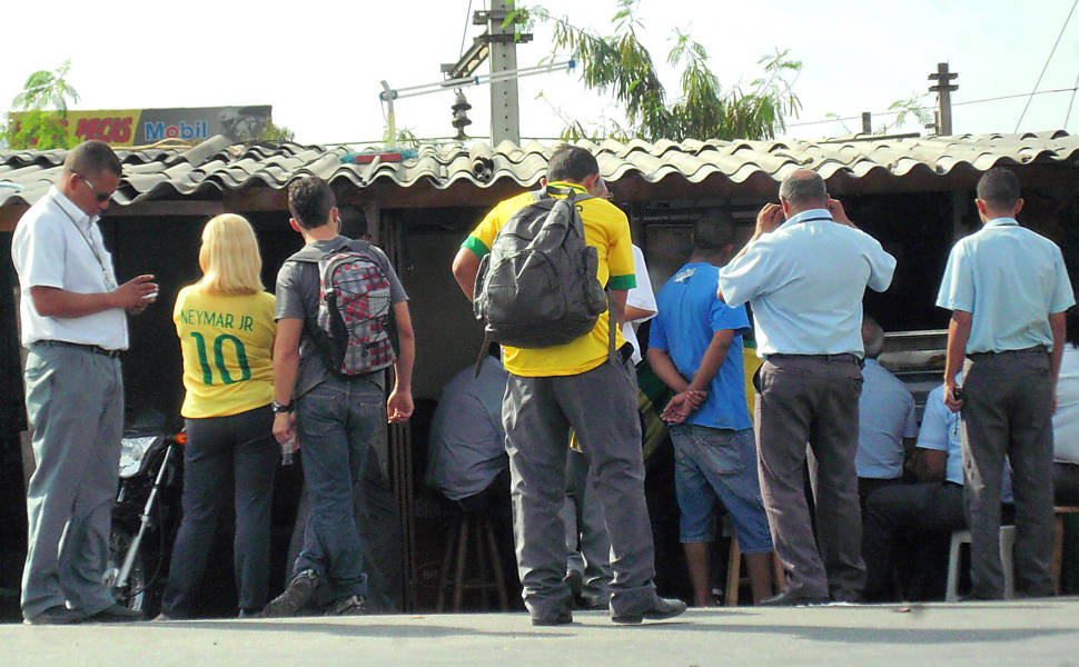 Em Carapicuíba ônibus 'param' em dia de jogo do Brasil
