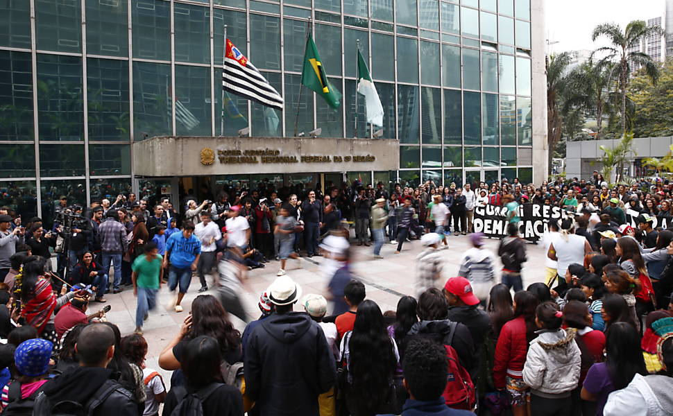Índios protestam na av. Paulista