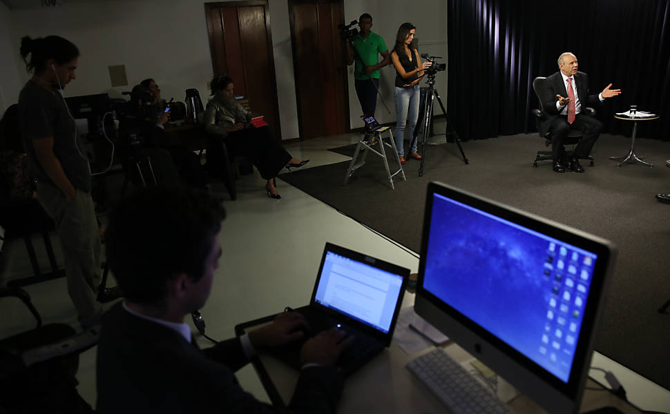 O ministro da Fazenda, Guido Mantega, no Poder e Política