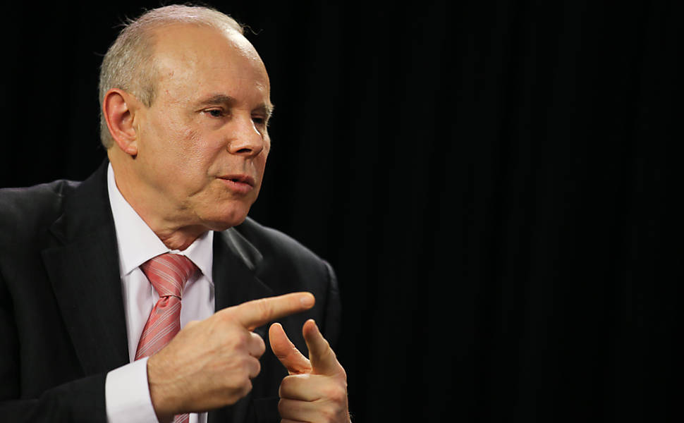 O ministro da Fazenda, Guido Mantega, no Poder e Política