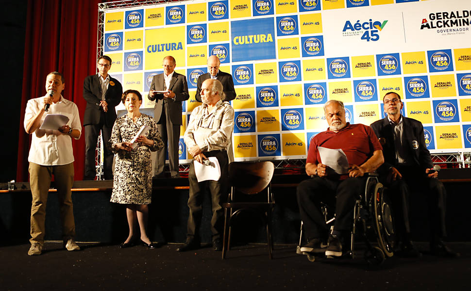 Alckmin e José Serra, candidato ao Senado, participam de ato de campanha em São Paulo