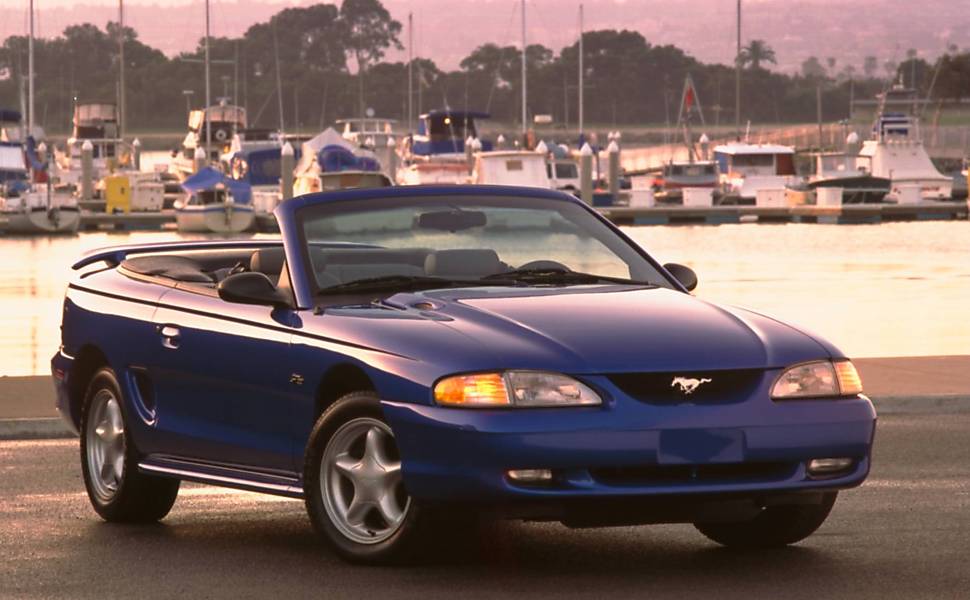 Na euforia da reabertura das importações, empresas independentes trouxeram diversas versões do Mustang para o Brasil, em meados da década de 1990