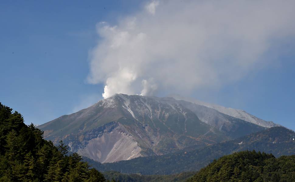 Erupção do vulcão do Monte Ontake