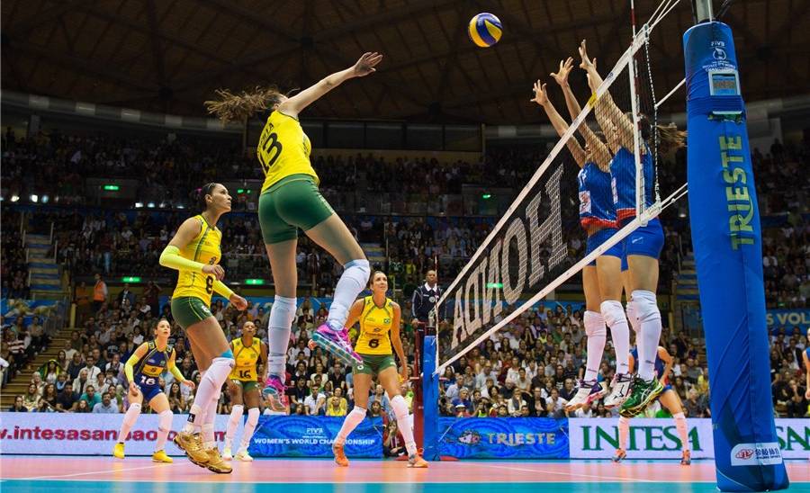 Seleção feminina de vôlei inicia caça ao título inédito do Campeonato  Mundial