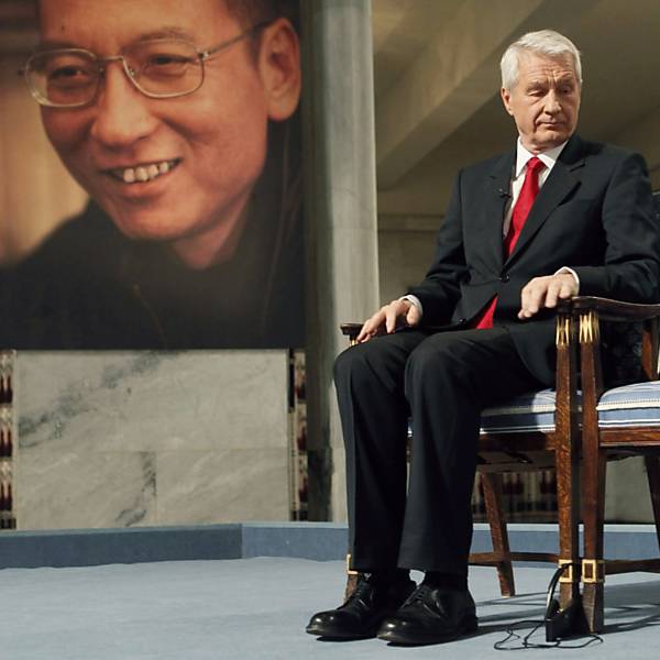 <b>2010</b> -
<b>Liu Xiaobo</b>
"Por sua luta longa e não violenta pelos direitos humanos fundamentais na China"