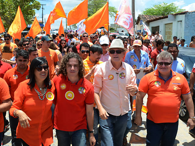 Caminhada no Bairro do Mutirão, em Campina Grande (PB), em 14 de outubro