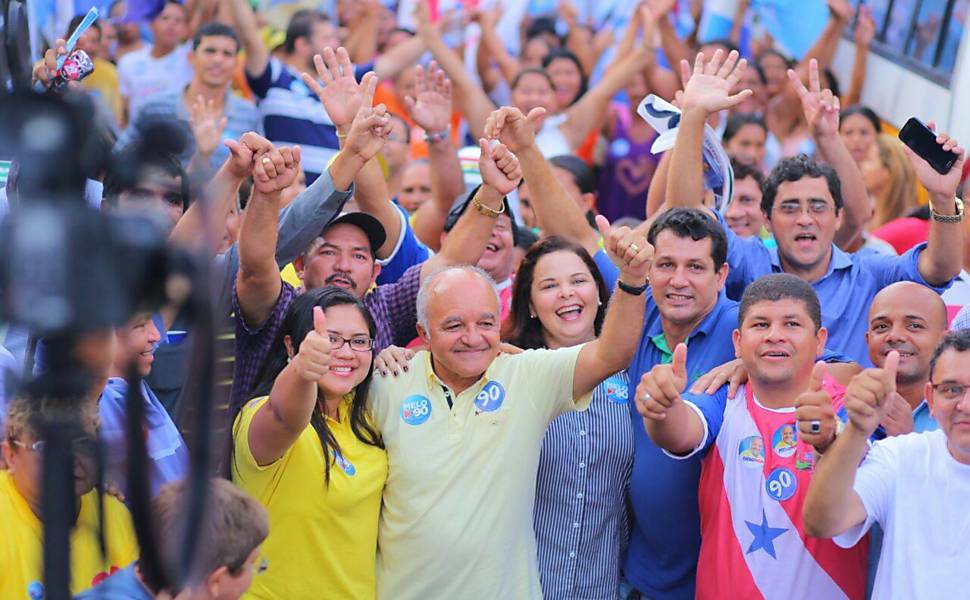 Caminhada no bairro Compensa II, em Manaus, em 16 de outubro