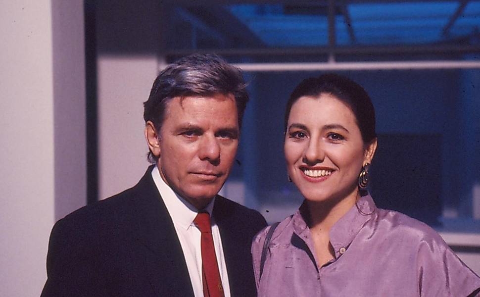 O empresário sem escrúpulos Marco Aurélio (Reginaldo Faria) e sua mulher, Leila (Cássia Kiss)