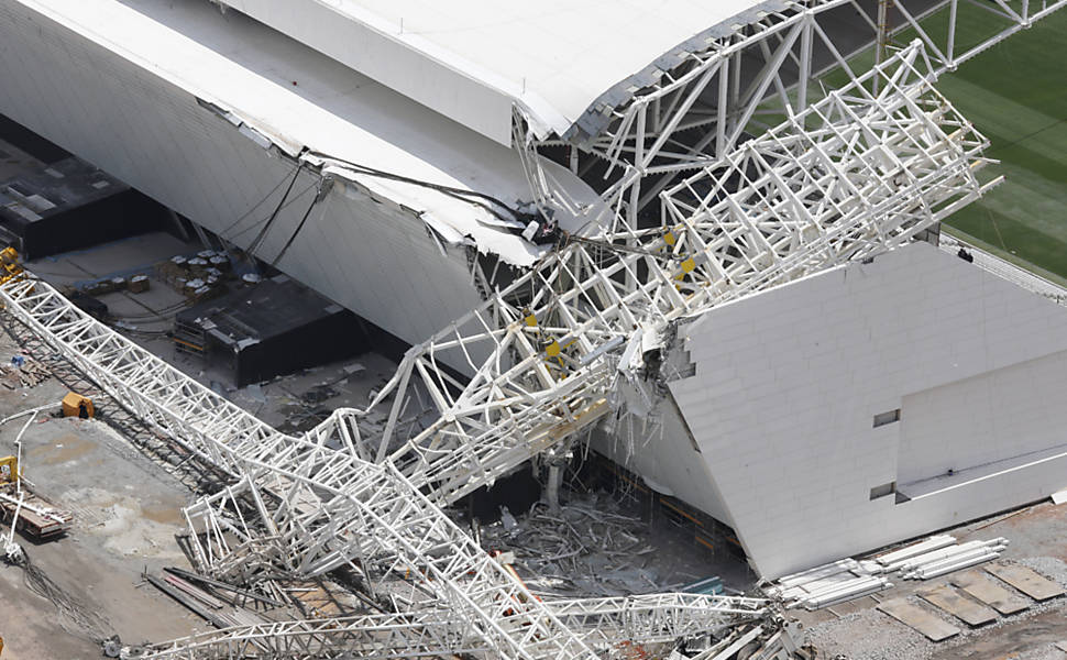 Vista aérea do Itaquerão após desabamento que causou a morte de operários, em novembro de 2013