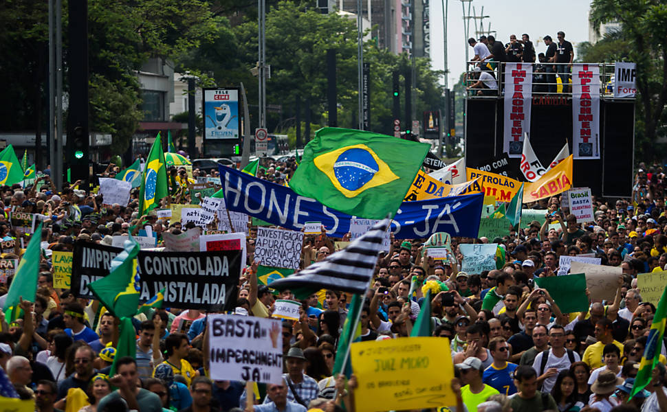 Ato contra o governo na avenida Paulista