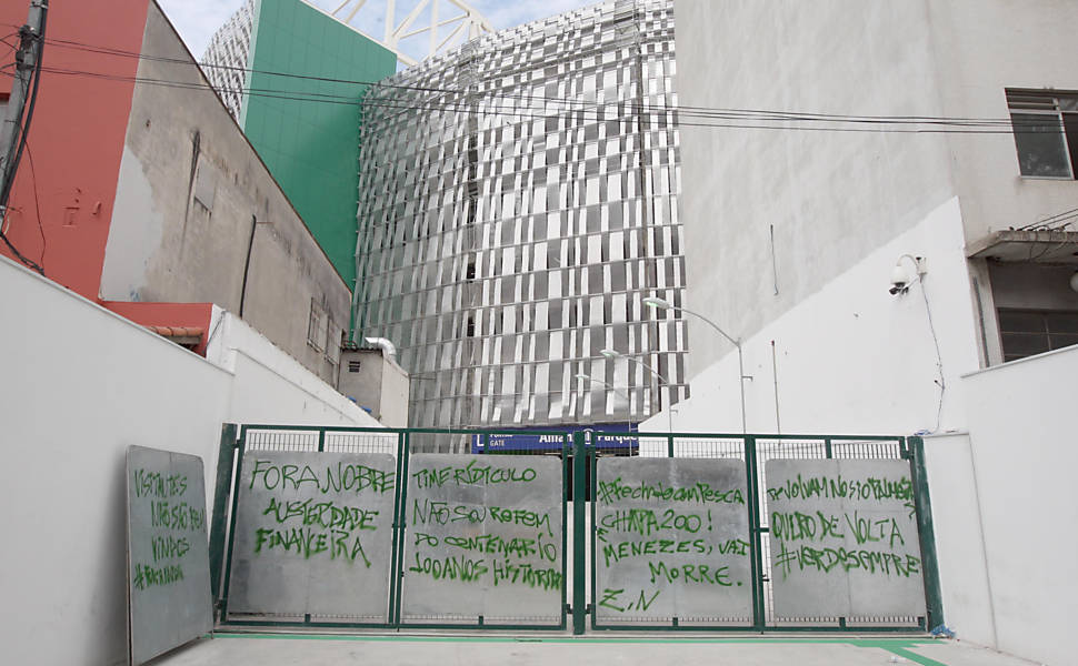 Muro do Palmeiras pichados