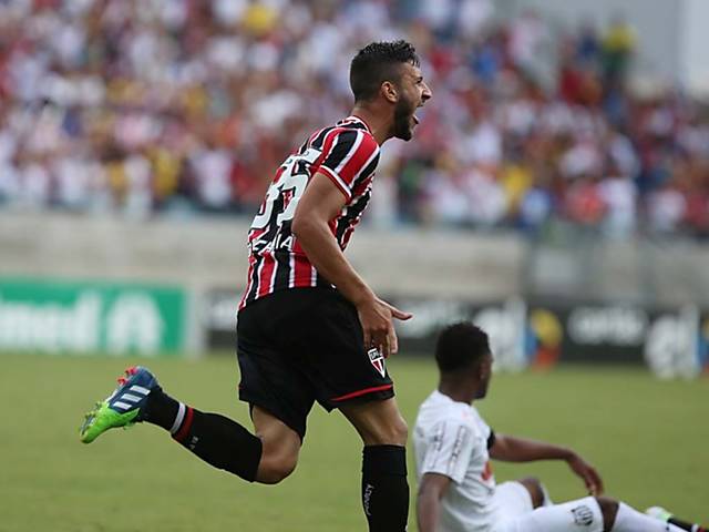 Espanha x Holanda - 13/06/2014 - Esporte - Fotografia - Folha de S.Paulo