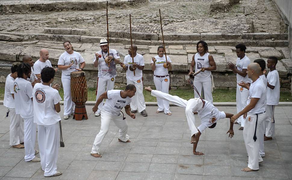 Livro O Jogo De Capoeira Cultura Popular No Brasil