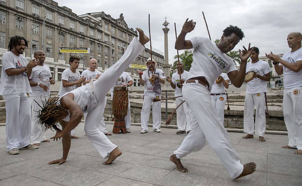 Livro O Jogo De Capoeira Cultura Popular No Brasil