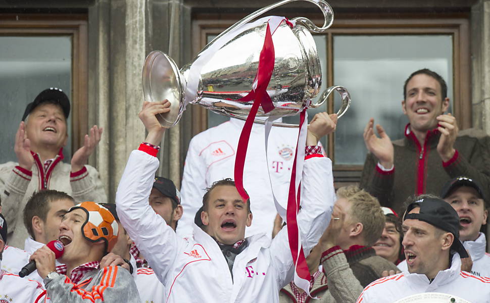 Neuer festeja o título da Liga dos Campeões em 2013, pelo Bayern de Munique