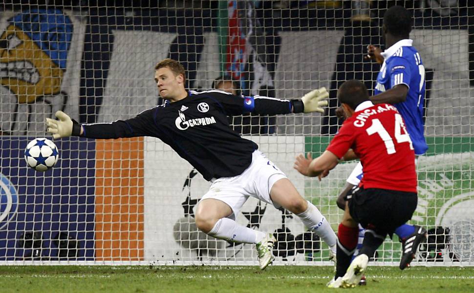 Neuer quando ainda jogava pelo Schalke, em 2011
