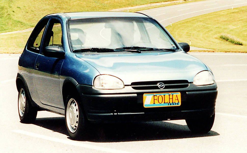 1994 - Depois de adaptações sobre projetos já existentes, o mercado recebe um popular de desenho inédito, o Chevrolet Corsa
