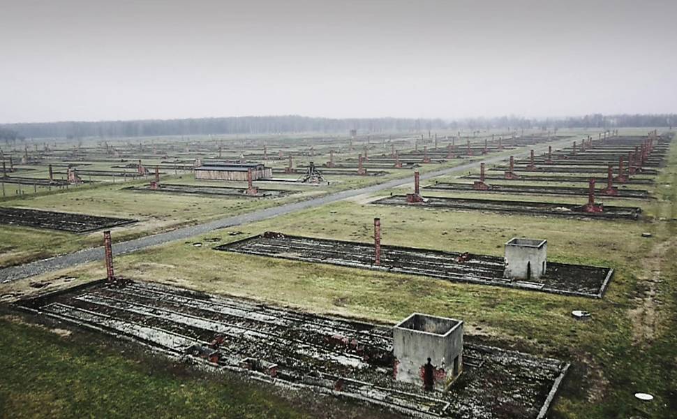 Imagens aéreas registradas pela BBC por meio de um drone mostram como é hoje o campo de concentração de Auschwitz-Birkenau, 70 anos após ser liberado por tropas soviéticas