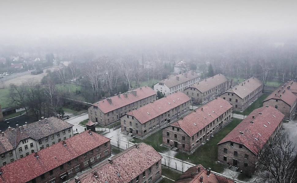 Imagens aéreas registradas pela BBC por meio de um drone mostram como é hoje o campo de concentração de Auschwitz-Birkenau, 70 anos após ser liberado por tropas soviéticas