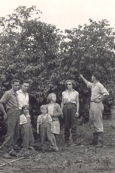 Claude, filha de Bernanos, na fazenda Serradinho, em Bonito, no Mato Grosso do Sul, em 1957 (Reprodução)