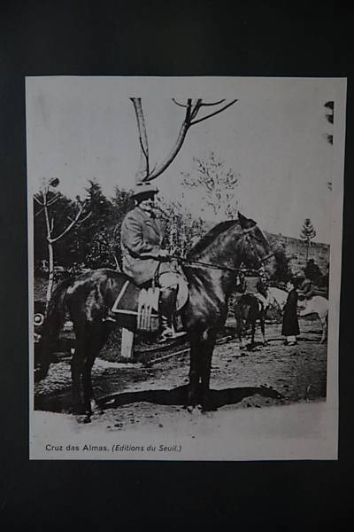 Bernanos no cavalo Osvaldo, na fazenda Cruz das Almas, em Barbacena (Reprodução)