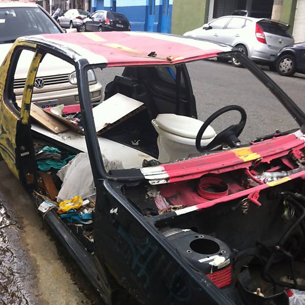 Carro abandonado