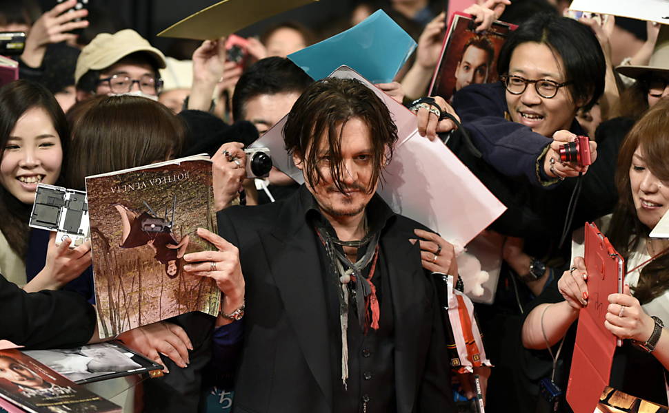 Filha de Johnny Depp vira 'princesinha' para comemorar aniversário