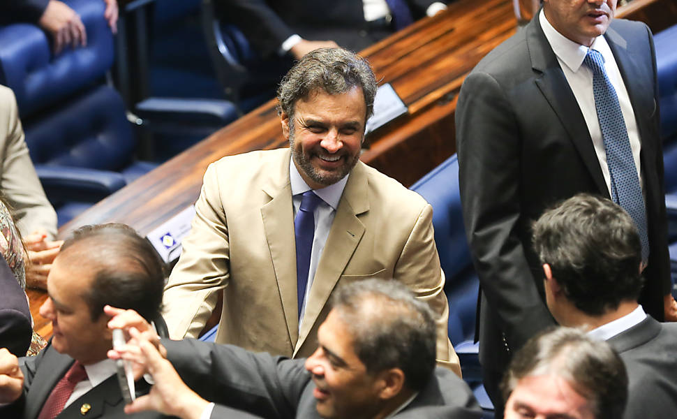 Resultado de imagem para Aécio Neves vai ao Supremo para tentar retomar mandato no Senado