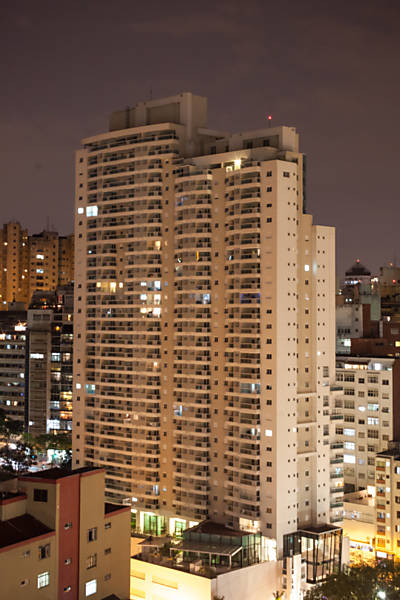 Edifício Mood, também na região da República; de seus 399 apartamentos, apenas cerca de 90 estão ocupados