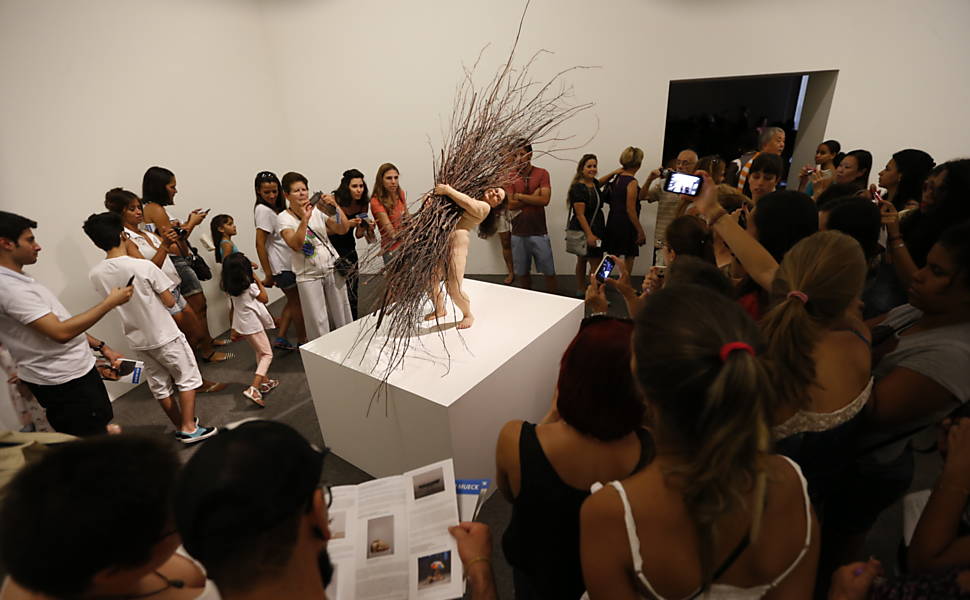 Último dia da exposição de Ron Mueck na Pinacoteca