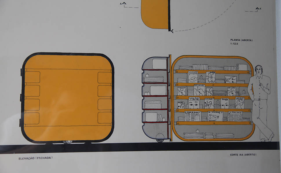 Desenhos de projetos de pontos de ônibus e bancas de jornal para a Paulista, feitos nos anos 1970