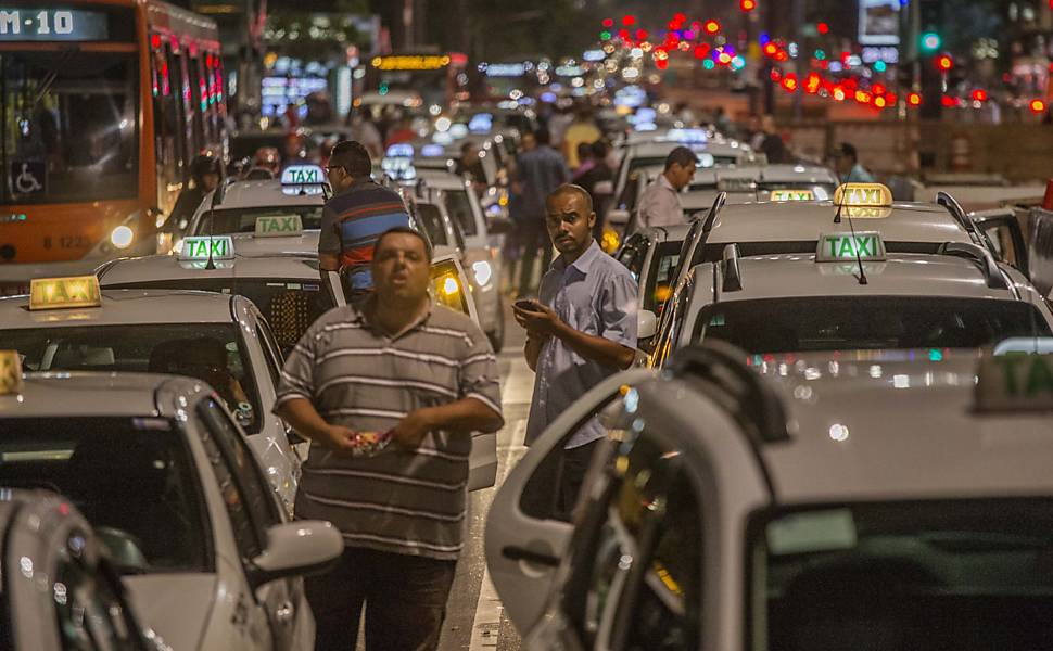 Protesto de taxistas na avenida Paulista
