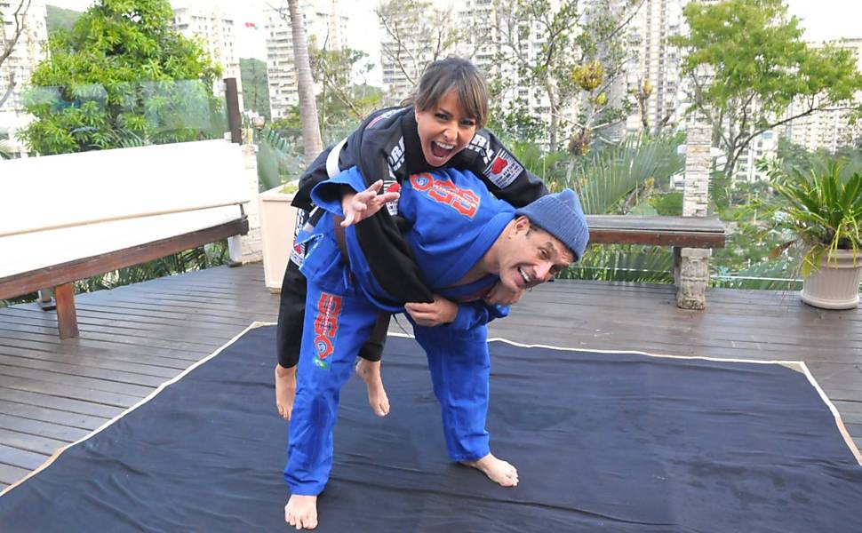 Sabrina Sato e Sérgio Mallandro se enfrentam no tatame