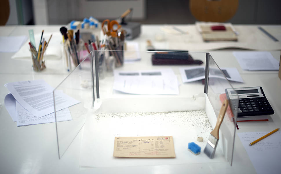 Documentos do campo de concentração de Mauthausen são recuperados no laboratório do museu de Auschwitz