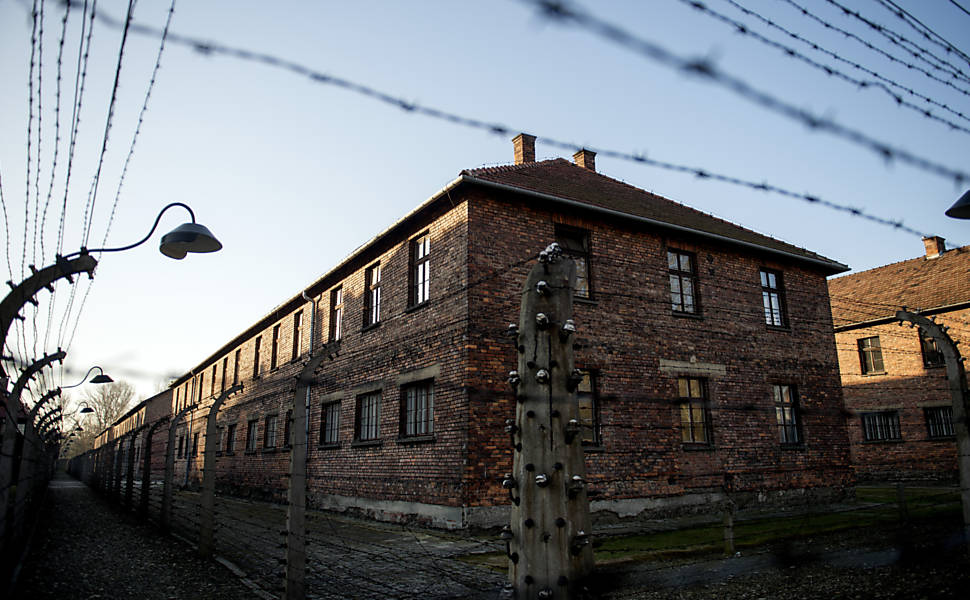 Prédios do campo de concentração nazista de Auschwitz abrigam agora algumas das alas do museu polonês
