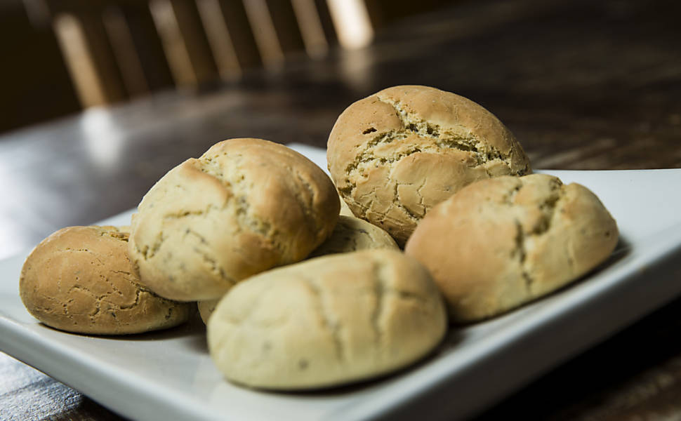 DIAITA: brasileirinho, de mandioca, com azeite e tofu; NOTA MÉDIA FINAL: 7,6; sai por R$ 22,60 (380 g), no shopping Cidade Jardim, av. Magalhães de Castro, 12.000, tel. (11) 3198-9427	
