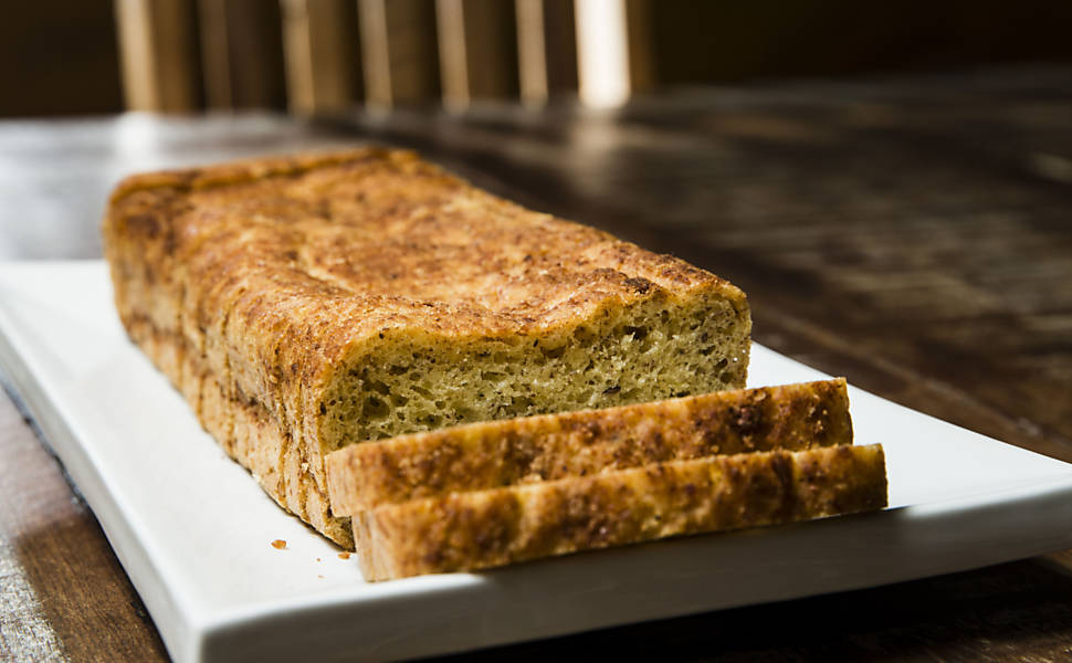 SSIMPLESMENTE: Pão de castanhas, com mandioquinha, linhaça e quinoa; NOTA MÉDIA FINAL: 7,0; sai por R$ 21,30 (500 g), na P.A.O., r. Bela Cintra, 
1.618, Consolação, tel. (11) 2193-2116. 
