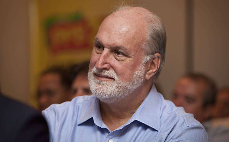 Ricardo Young (PPS) diz que "o prefeito está em dificuldades e a crise do governo federal só piora a situação dele". <a href="http://folha.com/no1618204">Leia mais</a>
