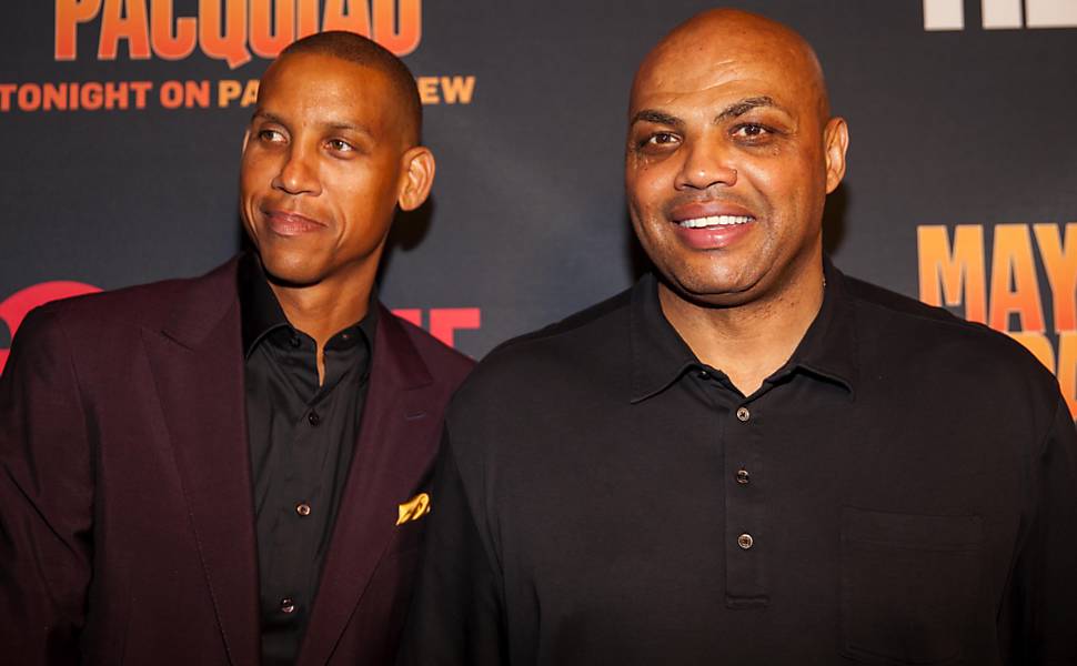 Os ex-jogadores da NBA Reggie Miller e Charles Barkley 