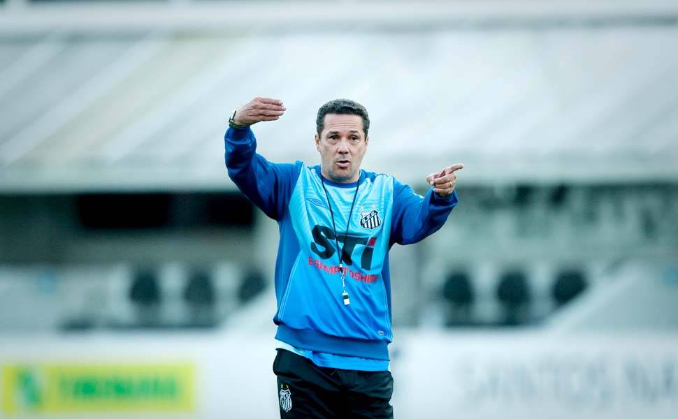 Luxemburgo em treino do Santos, em 2009