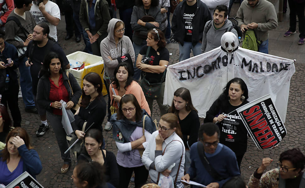Professores da rede municipal protestam em São Paulo