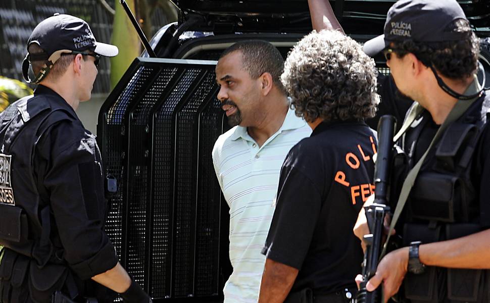Fernandinho Beira Mar, chega escoltado à sede da Polícia Federal, em Brasília (DF)