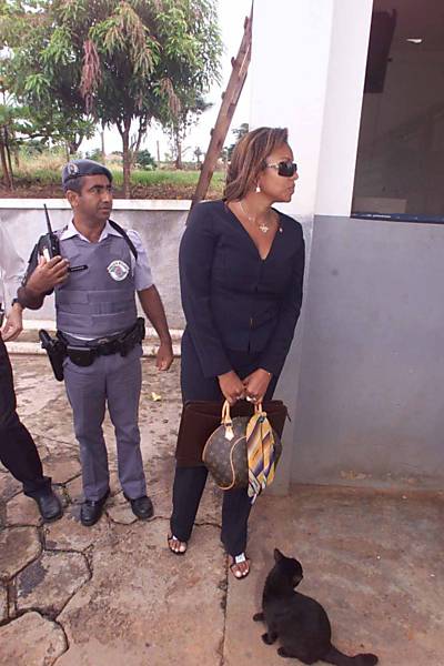 A advogada Cecilia Machado, chega ao presídio de Presidente Bernardes, onde Fernandinho Beira-Mar está preso