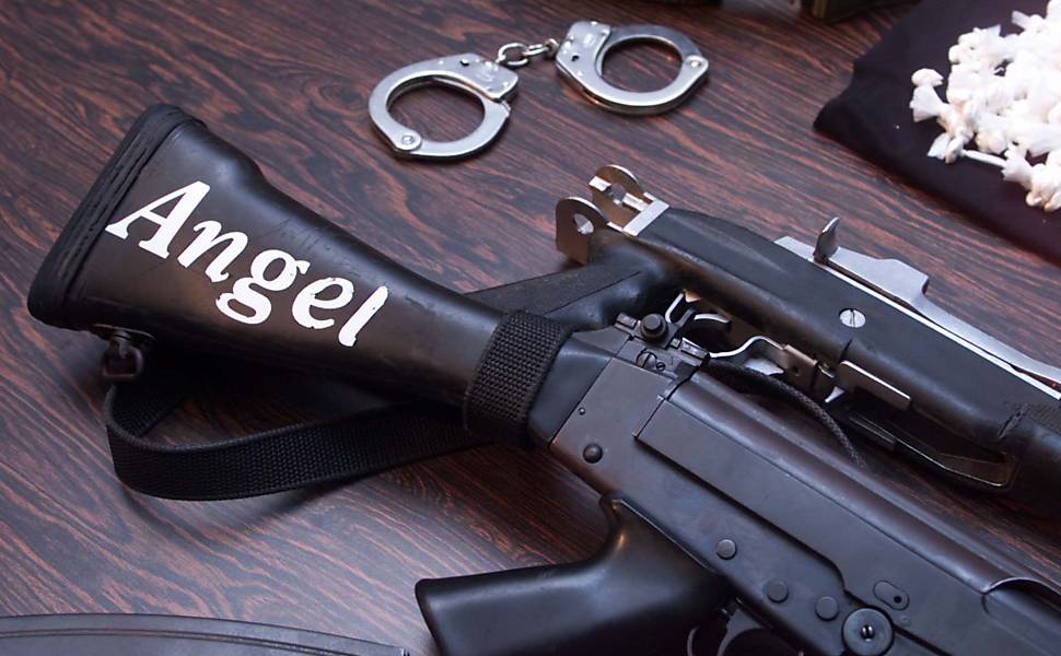 Na foto, cocaína e arma apreendida com Fernandinho Beira-Mar, no Rio 