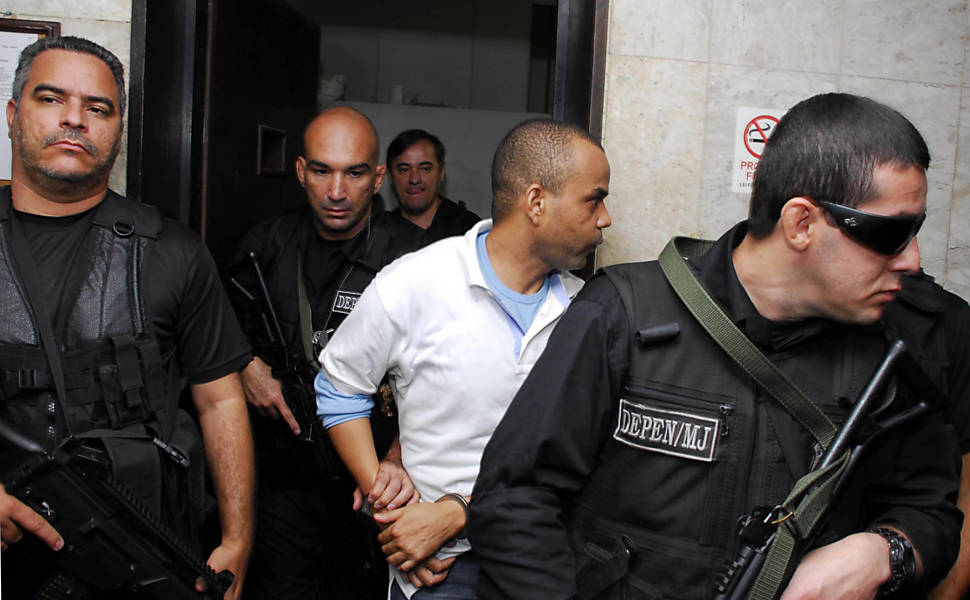 Fernandinho Beira-Mar, é visto antes de seu julgamento na 4ª Vara do tribunal do júri, no Tribunal de Justiça, no centro do Rio